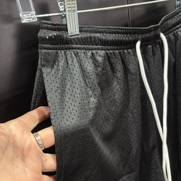 Nike Dri-Fit Basketball 5”standard fit,mid length,elastic/drawcord waist,pockets - Picture 6 of 9